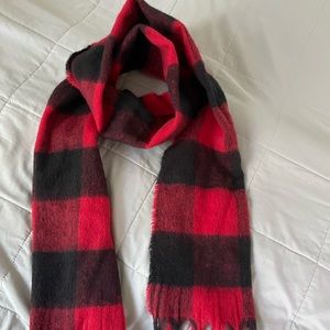 Gap, Shawl, polyester, red and black